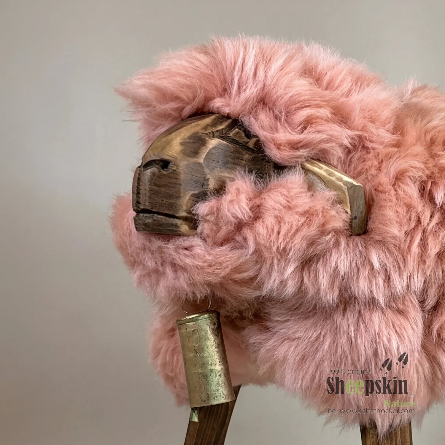 Designer Tierhocker Schafhocker Clara das zuckersüße Madl rosa – Schafhocker Madl von Sheepskin Nature© Ansicht 2 – kaufen