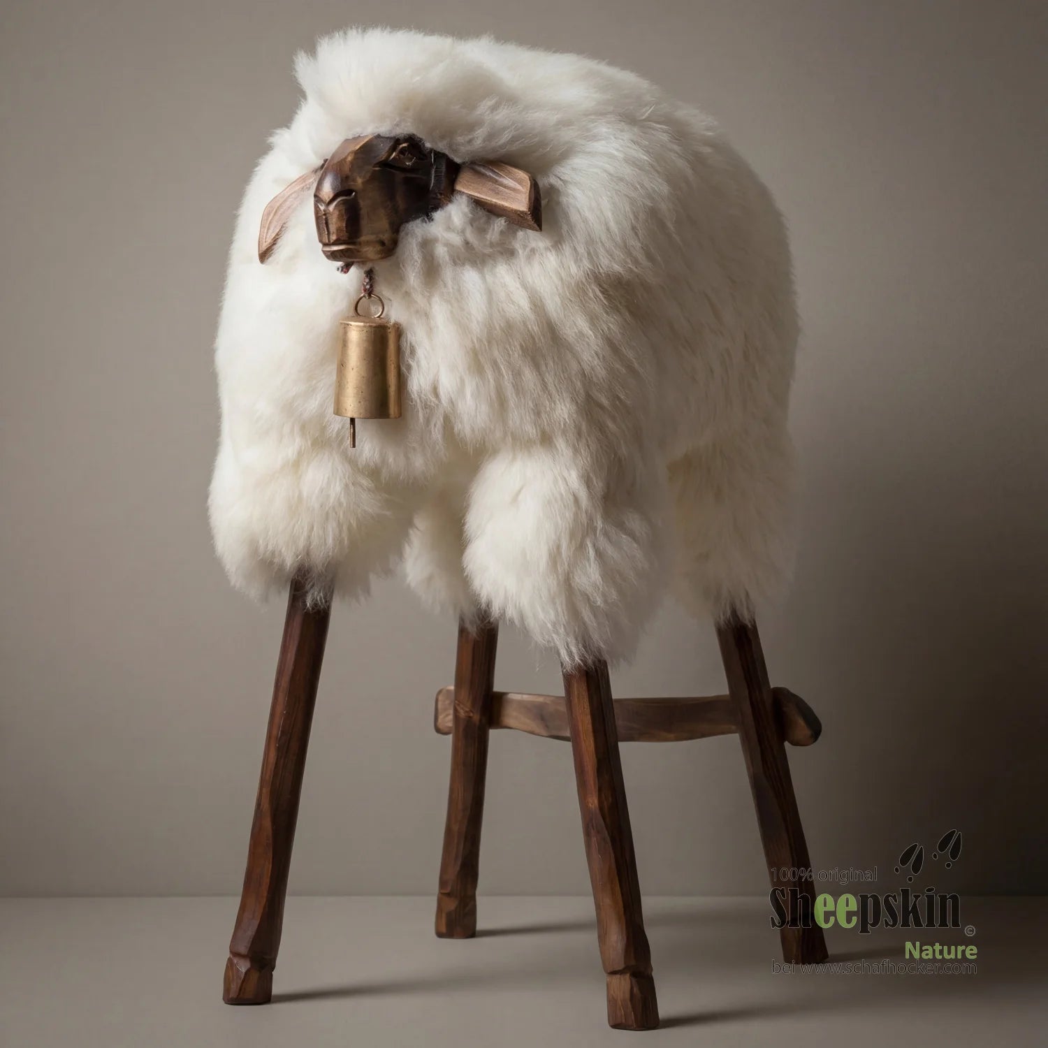 Alpen-Manufaktur Schaffellhocker Heidi – handgefertigte Schaffell-Tierhocker – Barhocker Madl von Sheepskin Nature© jetzt kau
