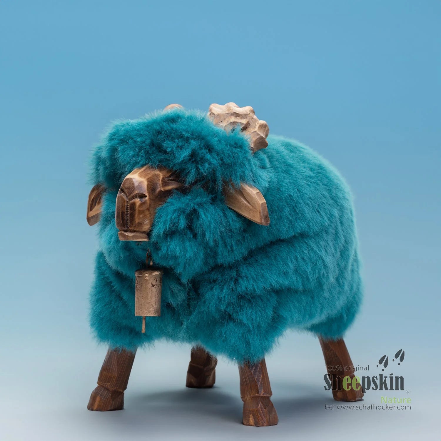 Alpen-Manufaktur Schaffellhocker Leo | Handgefertigte Schaffell-Tierhocker – Kinderhocker Bua von Sheepskin Nature© jetzt kau