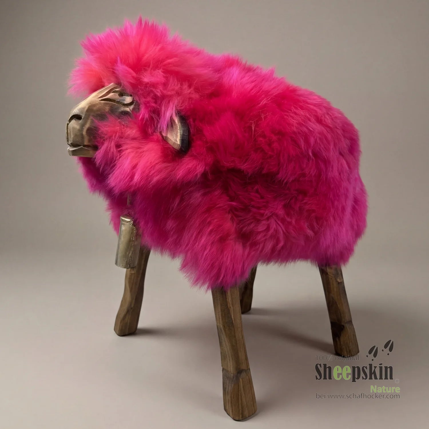 Schafhocker Mia, Modell Madl, mit deutschem Schaffell in Pink