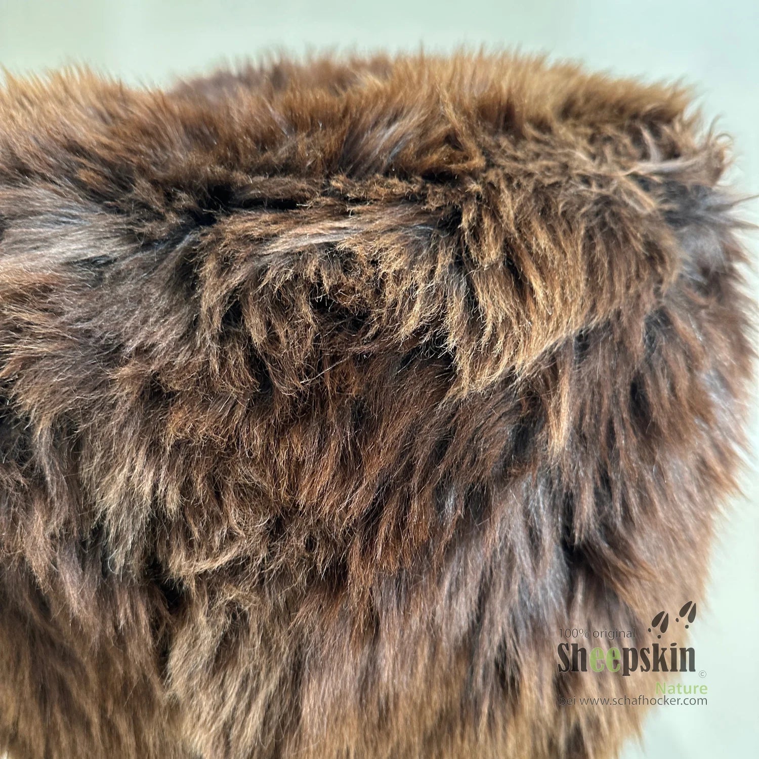 Chalet Schaffell Fellhocker Barhocker rund ’braunbärbraun’