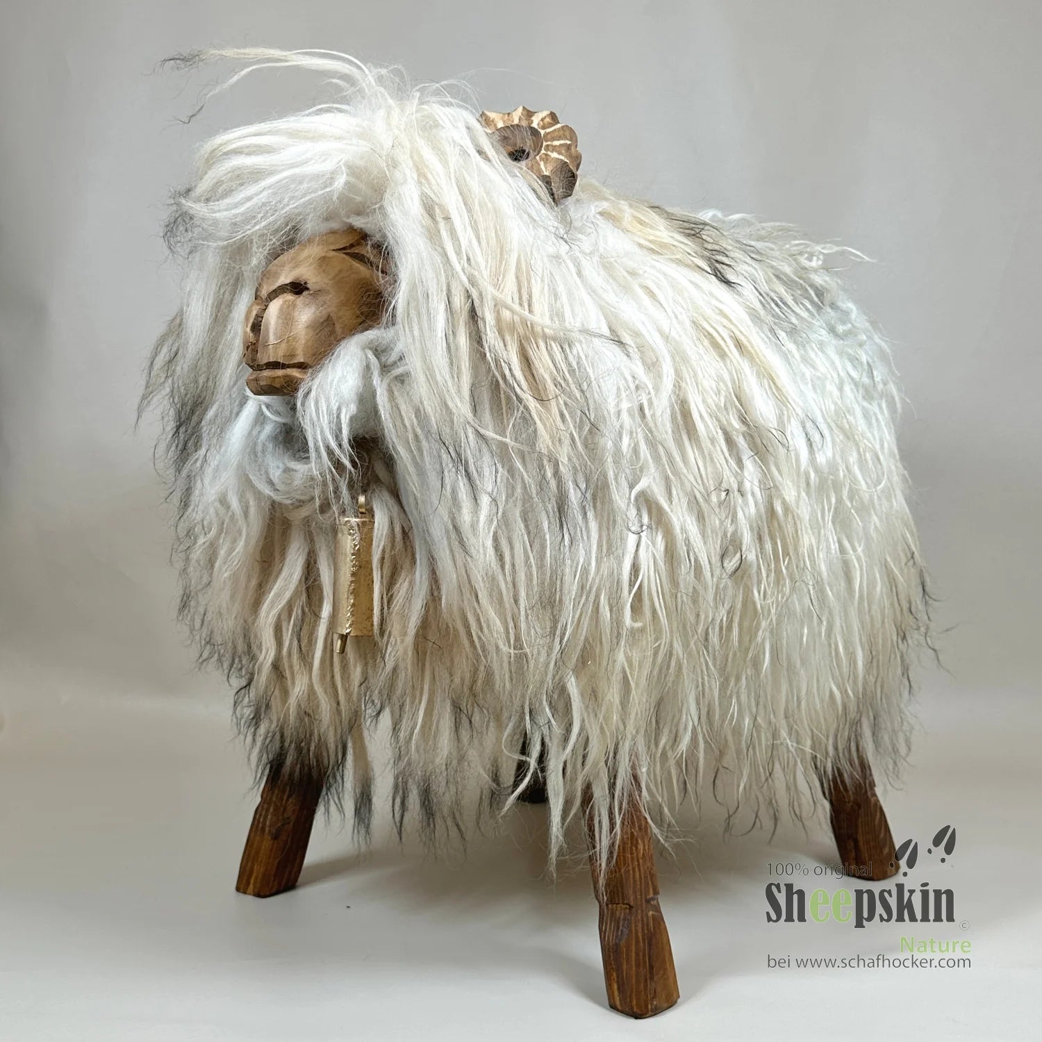 Schafhocker Jasper, Modell Bua, mit Islandfell in Braun – Produktansicht 3