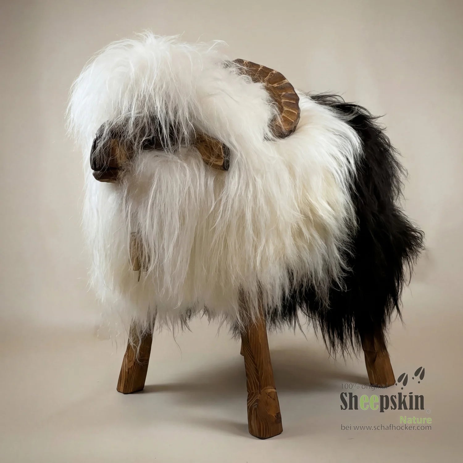 Premium Design Schafhocker Tierhocker Mufflon Seppl Island weiß schwarz – Schafhocker Mufflon von Sheepskin Nature© jetzt kau