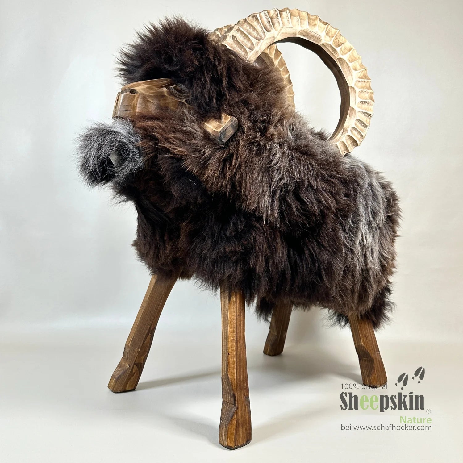Premium Sheepskin Schafhocker absolutes Einzelstück Balboa der Steinbock