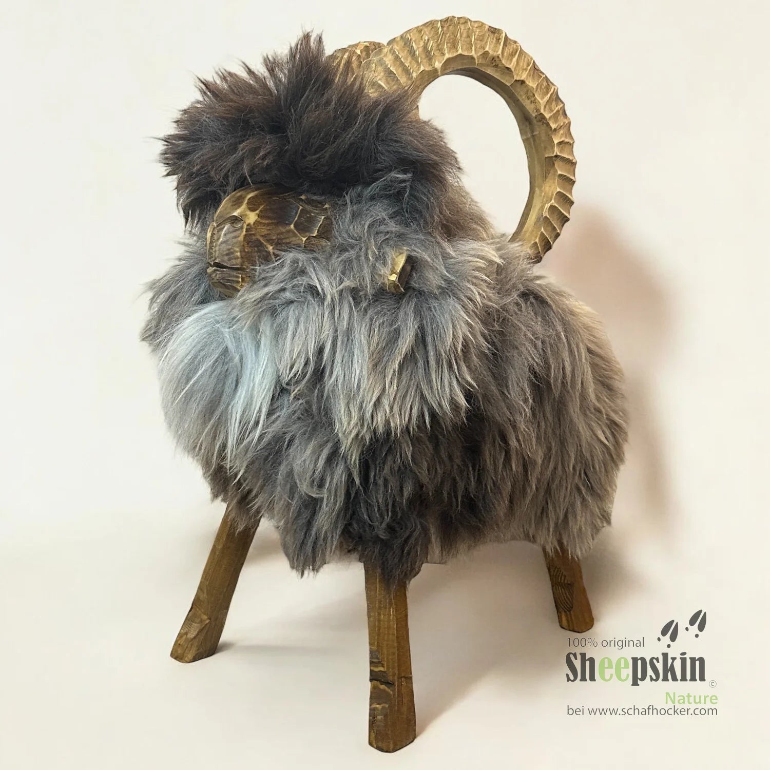 Premium Sheepskin Design Schafhocker Hugo der Steinbock limited