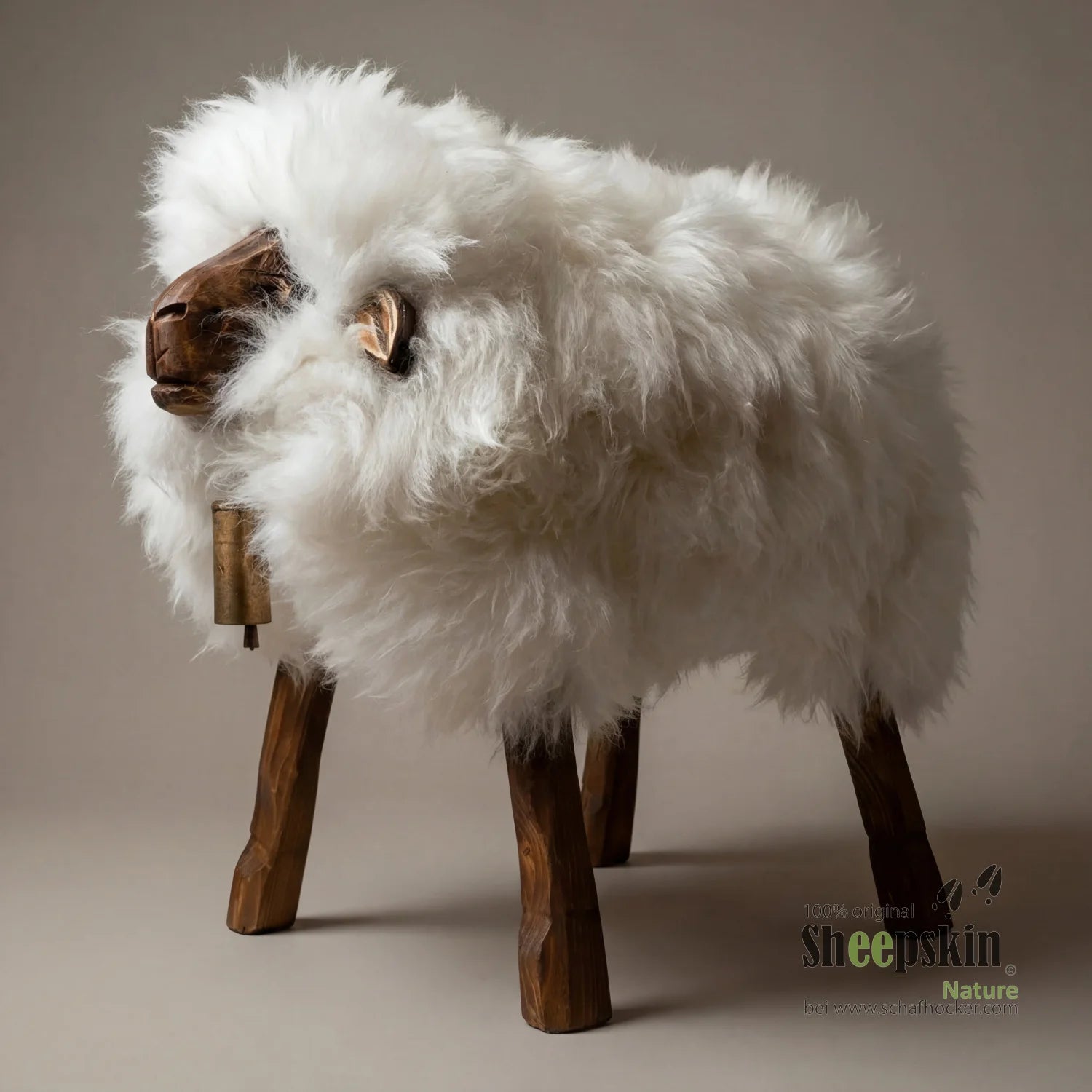 Premium Schafhocker Helga handgefertigte Schaffell-Tierhocker Alpen-Manufaktur – Schafhocker Madl von Sheepskin Nature© jetzt