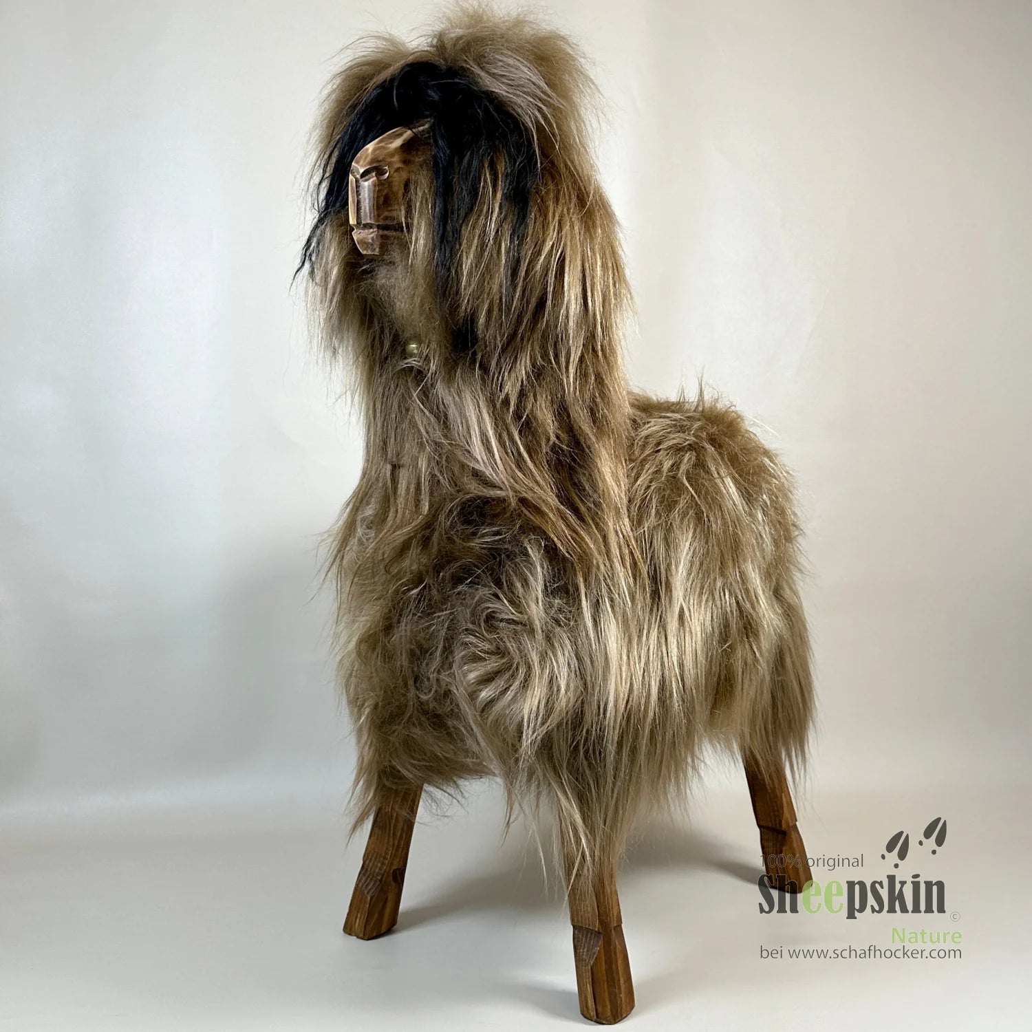 Schafhocker Alpaka Ötzi »Lou« Designer Hocker Tierhocker fox braun Tiermöbel Schaffell