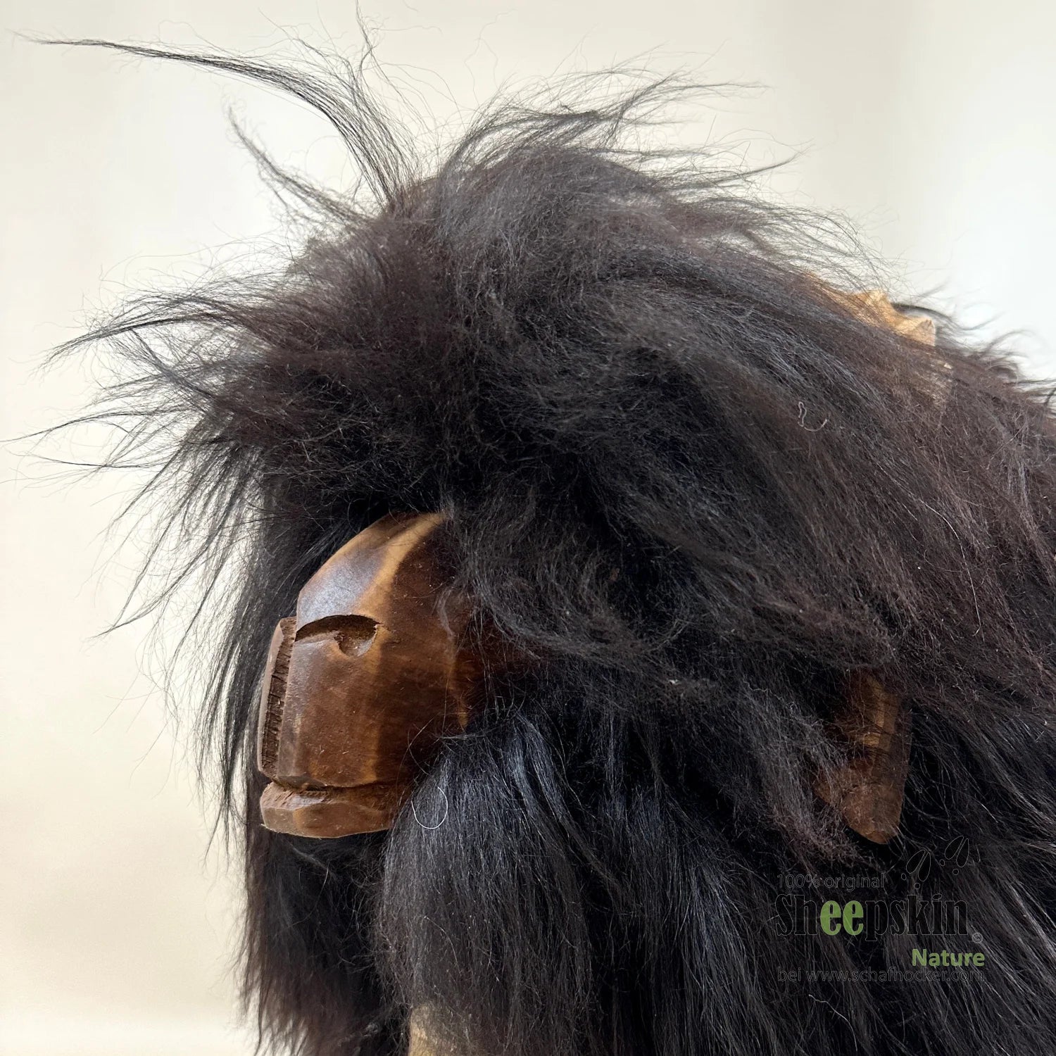 Schafhocker ā³ Arno der wilde Bua schwarz braun Hocker