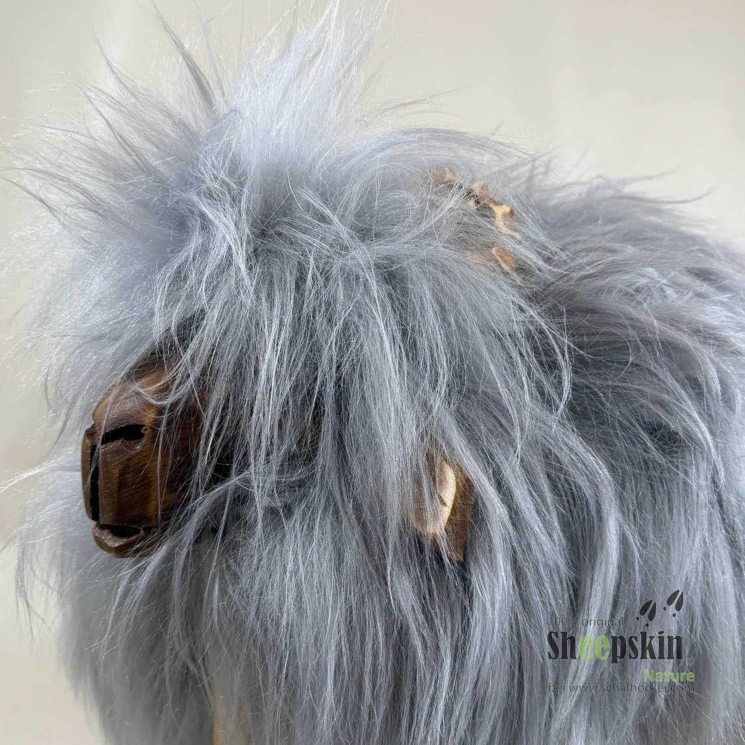»Hubi« Sheepskin Stool made from genuine Icelandic sheepskin – Silver Gray