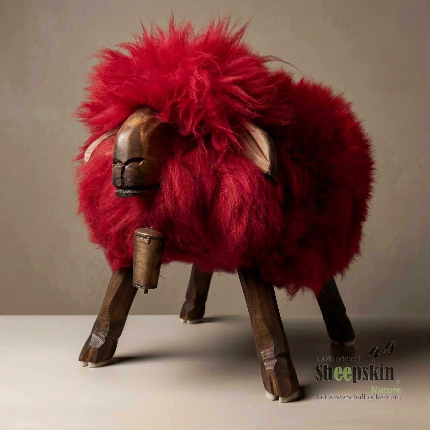 »Jerry« Sheepskin Stool made from genuine German sheepskin – Cherry Red
