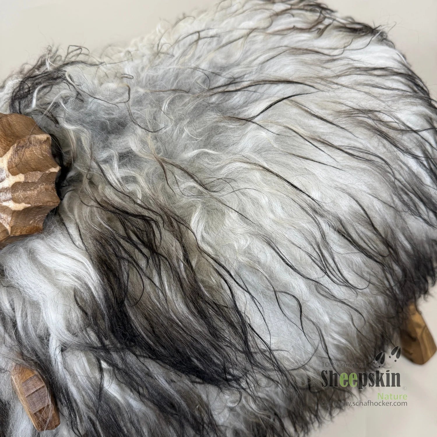 Bua »Porthos« sheep stool made from genuine German sheepskin – Gray-Black – Limited Edition