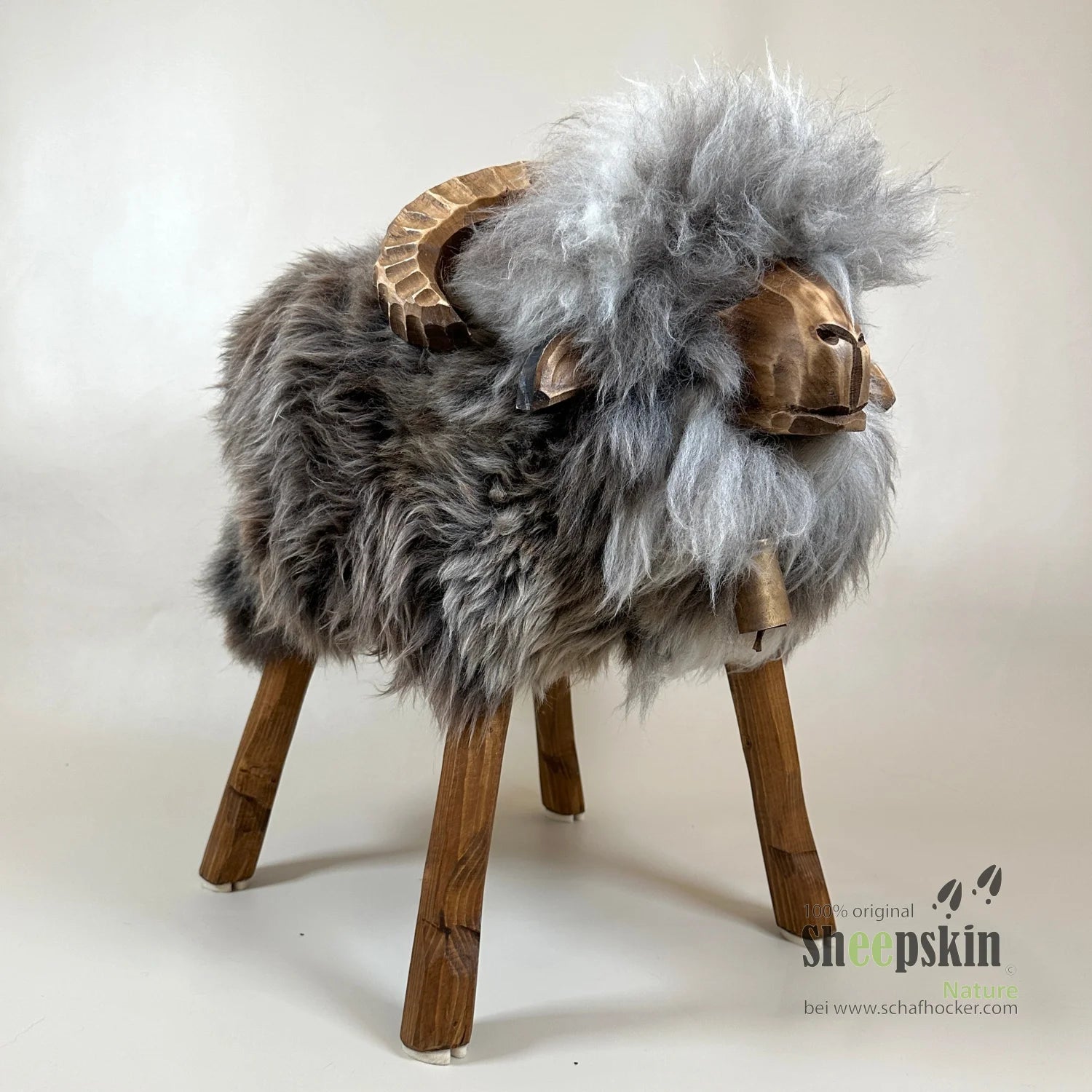 »Adam« Mouflon stool made from genuine German sheepskin and Icelandic sheepskin – Gray