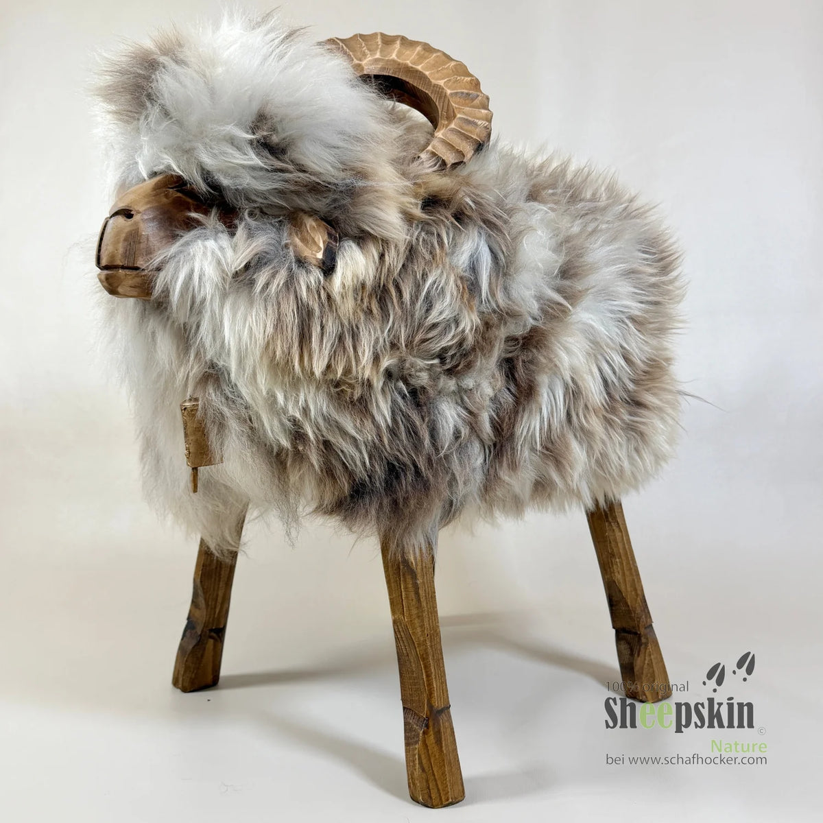 Schafhocker Mufflon »Kili« aus echtem deutschem Schaffell – Beige – Limitiert