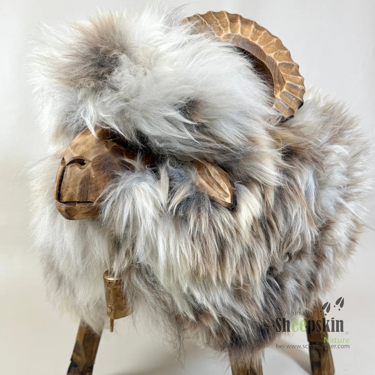 Schafhocker Mufflon »Kili« aus echtem deutschem Schaffell – Beige – Limitiert