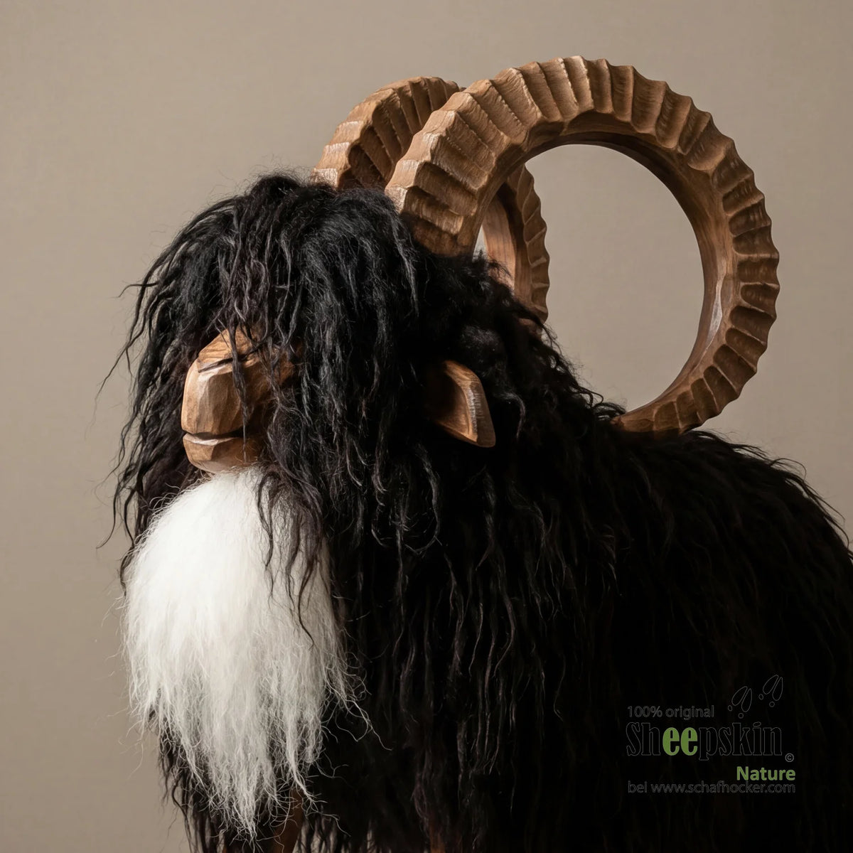 Tabouret en peau de mouton Caprin »Caprian« en véritable peau de mouton tibétaine – Noir