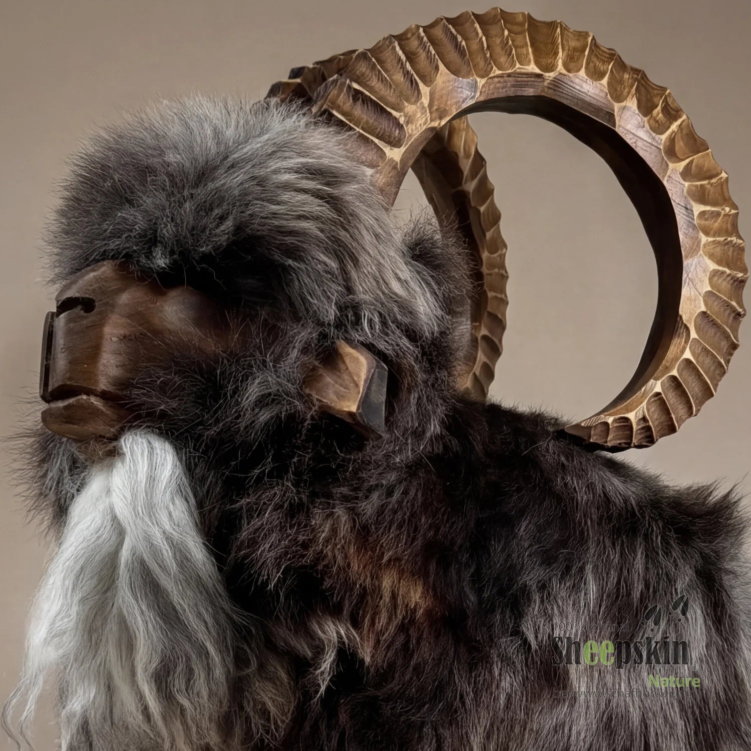 »Kian« Ibex Stool made from genuine sheepskin – Gray