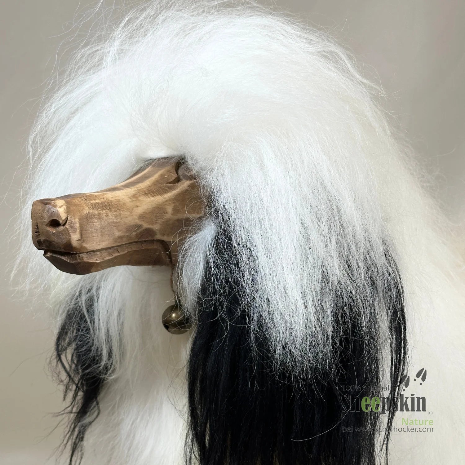 Details Tierhocker Hund »Bello« Islandfell weiß Hocker Fellbank Tiermöbel Design