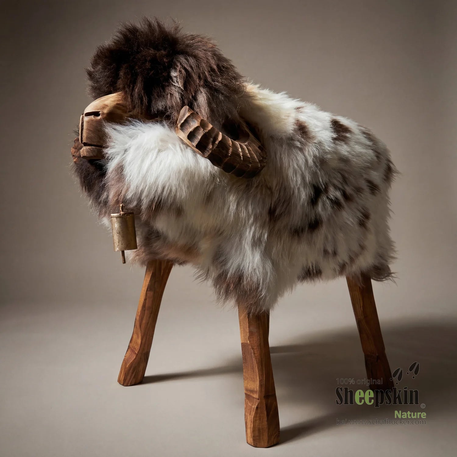 absolutes Einzelstück Schafhocker Mufflon »Georg« reverse