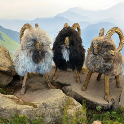 Alpen-Manufaktur handgefertigte Schaffell-Tierhocker Rocky Steinbock beige – Schafhocker Steinbock von Sheepskin Nature© Ansi