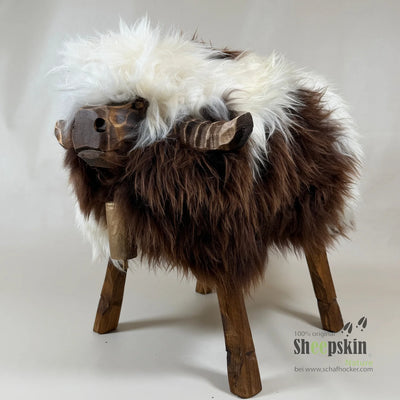 Alpen-Manufaktur Schaffellhocker Bully Milkyway – handgefertigte Schaffell-Tierhocker – Schafhocker Bully von Sheepskin Natur