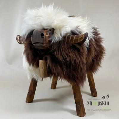Alpen-Manufaktur Schaffellhocker Bully Milkyway – handgefertigte Schaffell-Tierhocker – Schafhocker Bully von Sheepskin Natur