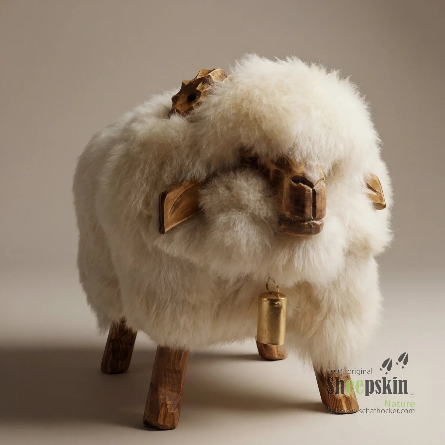 Alpen-Manufaktur Schaffellhocker Clemens – handgefertigte Schaffell-Tierhocker – Kinderhocker Bua von Sheepskin Nature© jetzt