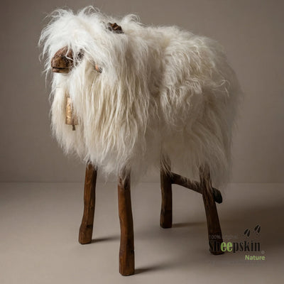 Alpen-Manufaktur Schaffellhocker Ferdl – handgefertigte Schaffell-Tierhocker – Barhocker Bua von Sheepskin Nature© jetzt kauf