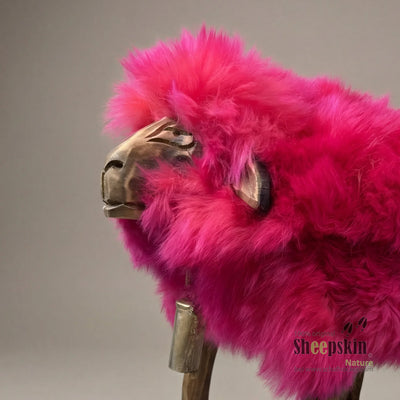 Schafhocker Mia, Modell Madl, mit deutschem Schaffell in Pink – Produktansicht 2