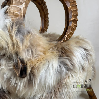 Alpen-Manufaktur Schaffellhocker Nelio Steinbock beige – Schafhocker Steinbock von Sheepskin Nature© Ansicht 5 – kaufen