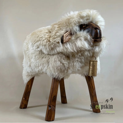 Alpen-Manufaktur Schaffellhocker Tina handgefertigte Schaffell-Tierhocker – Schafhocker Madl von Sheepskin Nature© jetzt kauf
