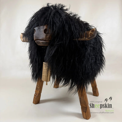 Bully: handgefertigte Schaffell-Tierhocker – Alpen-Manufaktur – Schafhocker Bully von Sheepskin Nature© jetzt kaufen