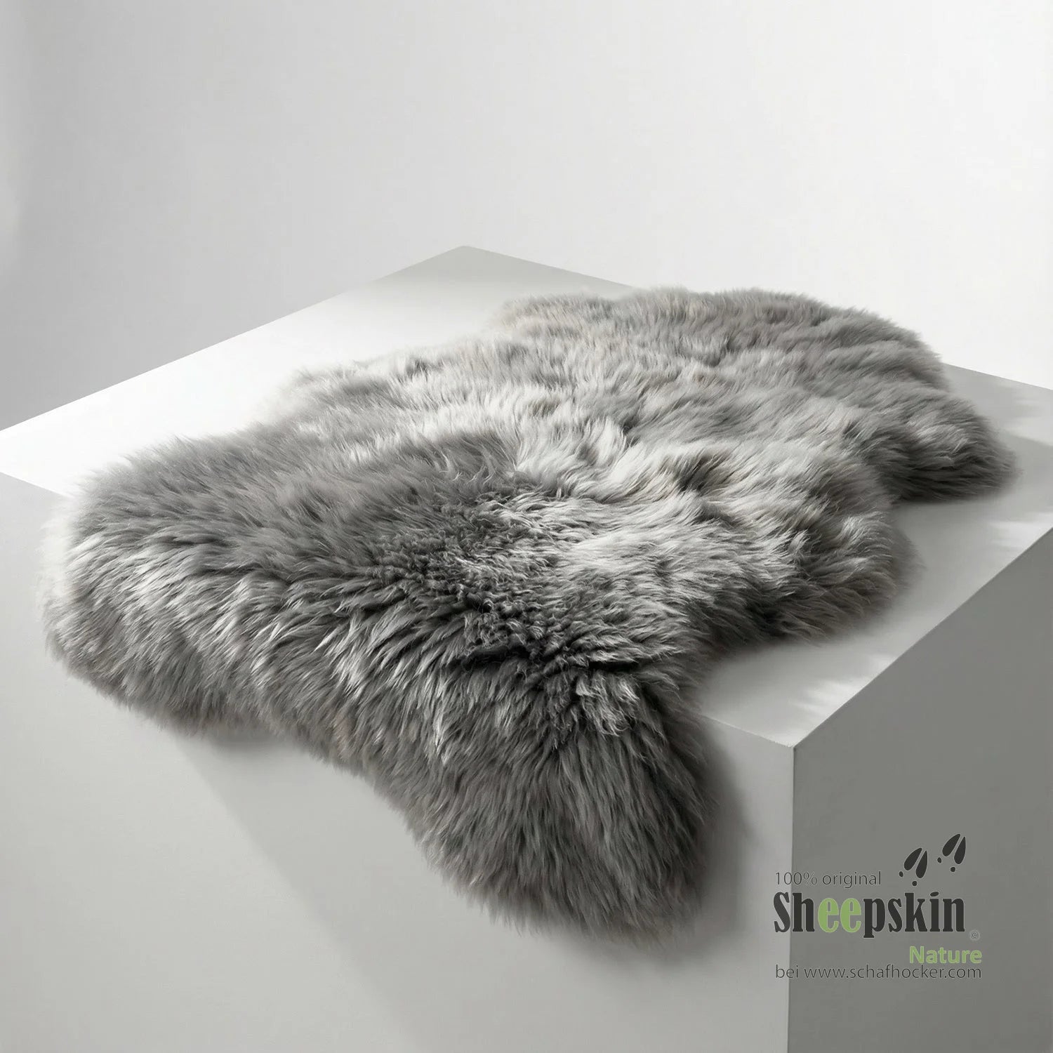 Handgefertigte Schaffell-Tierhocker | Alpen-Manufaktur silbergrau – Fell von Sheepskin Nature© jetzt kaufen