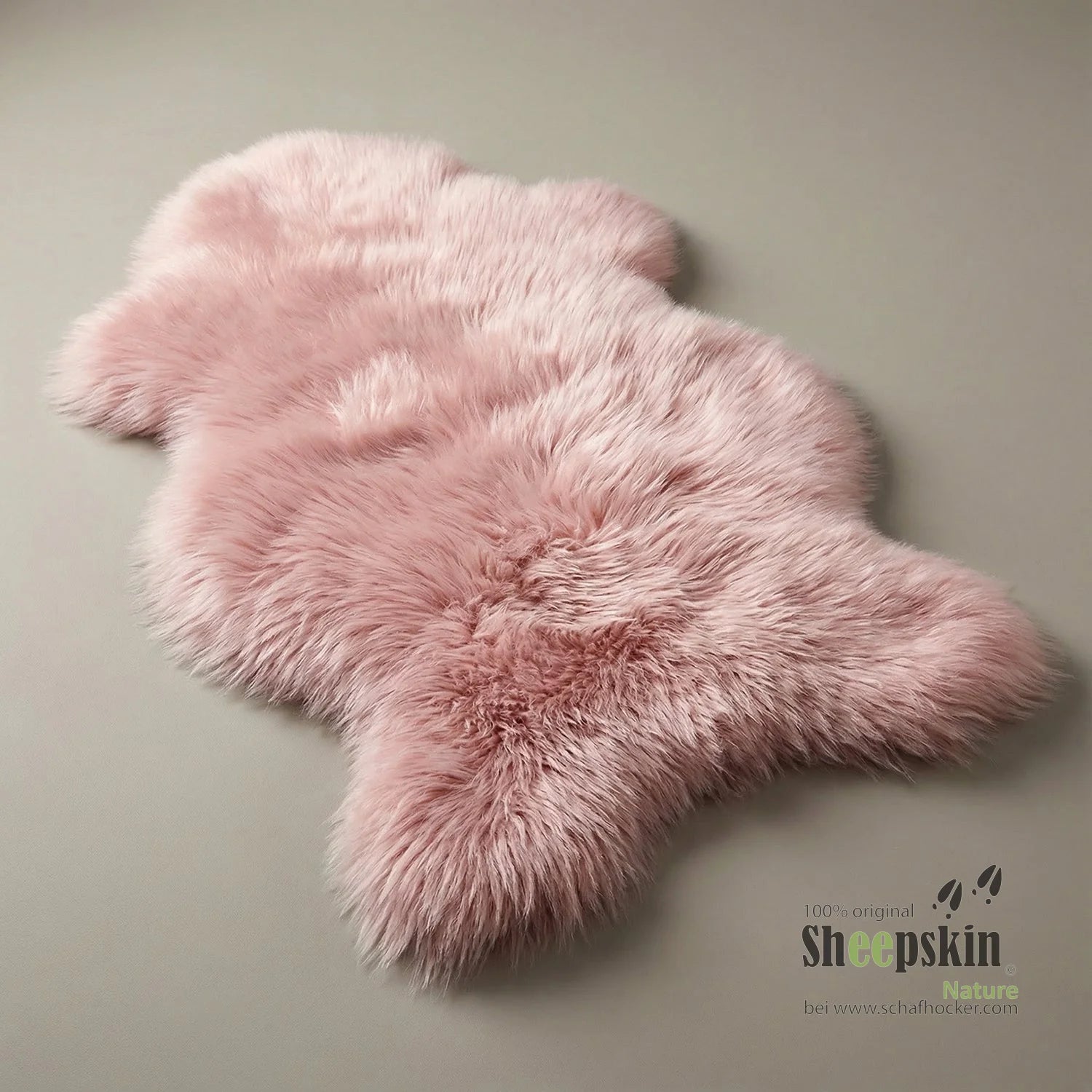 handgefertigte Schaffell-Tierhocker – Alpine Alpen-Manufaktur Schaffellhocker „zuckerlrosa – Fell von Sheepskin Nature© jetzt
