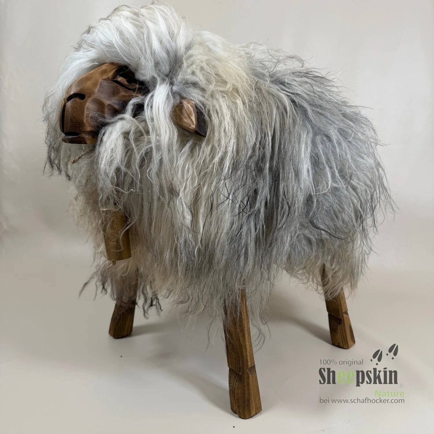 Handgefertigte Schaffell-Tierhocker: Hermine Alpen-Manufaktur – Schafhocker Madl von Sheepskin Nature© Ansicht 4 – kaufen
