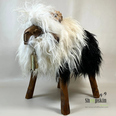 Schafhocker Jogi, Modell Bua, mit Islandfell in Braun