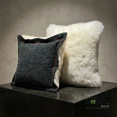 Handgefertigte Schaffell-Tierhocker: Lammfell-Kissen Alpen-Manufaktur – Kissen von Sheepskin Nature© jetzt kaufen