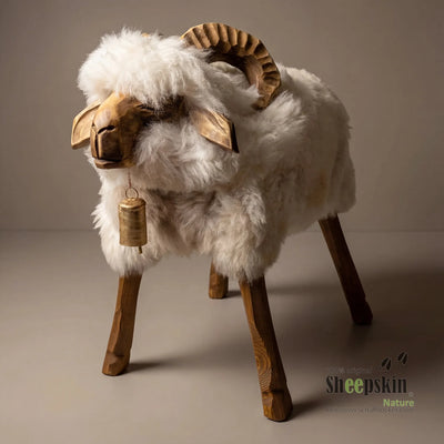 Schafhocker Luxo, Modell Mufflon, mit deutschem Schaffell in Limited