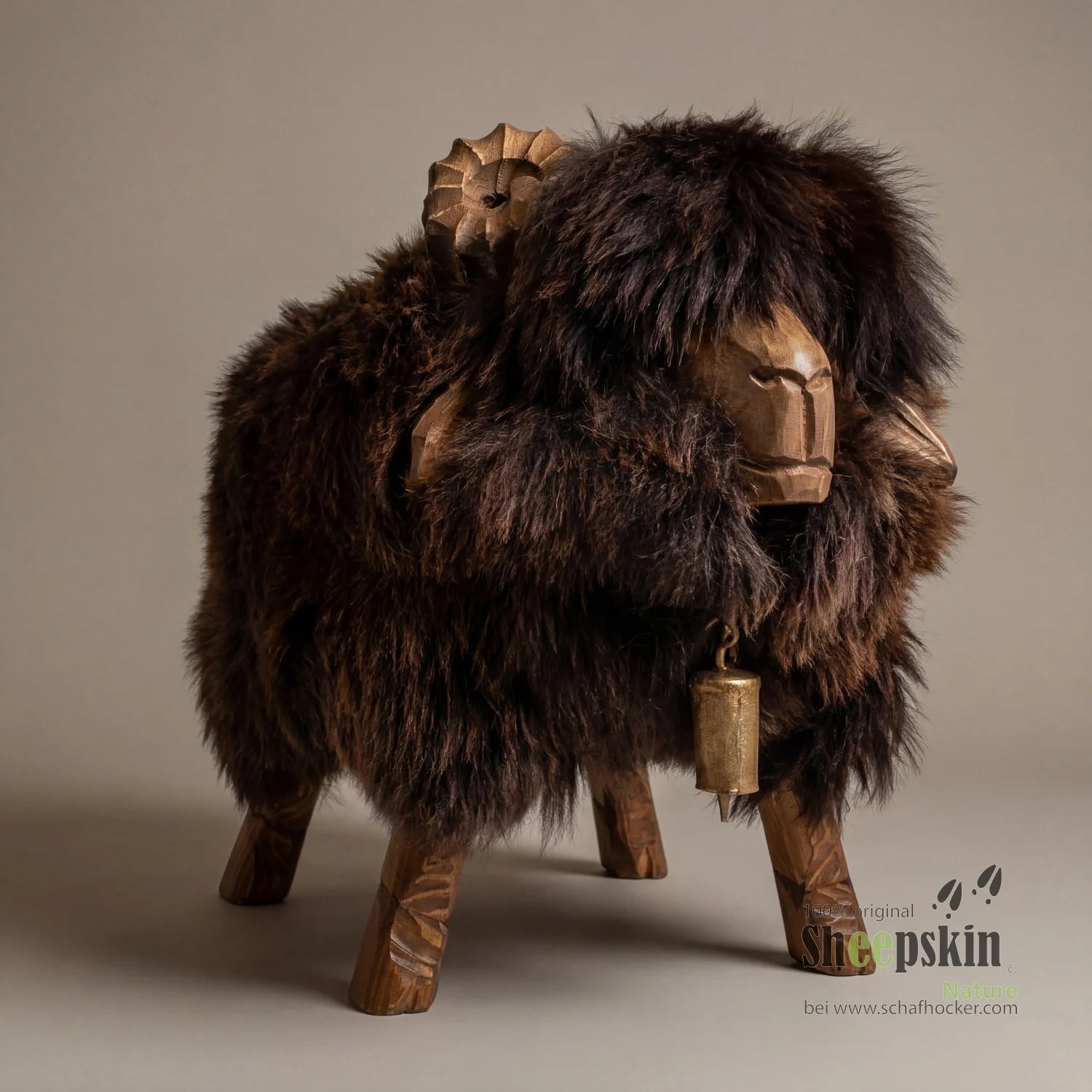 Maxl der wilde Bua – Handgefertigte Schaffell-Tierhocker aus der Alpen-Manufaktur – Kinderhocker Bua von Sheepskin Nature© je