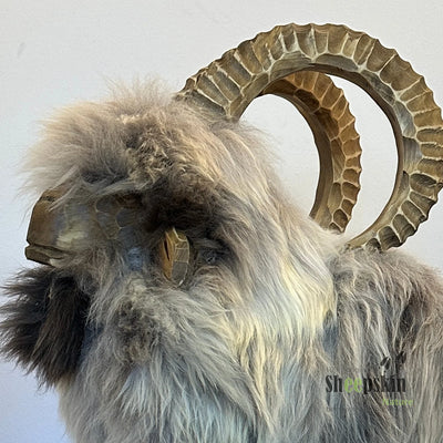 Sheepskin Tiermöbel Ferdinand der Steinbock greige limited Schafhocker