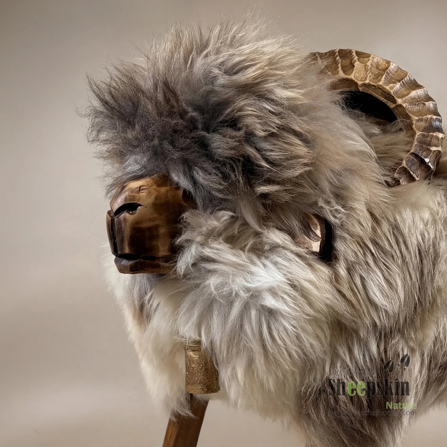 Premium Design Schafhocker Mufflon Elduin – Alpen-Manufaktur Schaffellhocker – Schafhocker Mufflon von Sheepskin Nature© Ansi