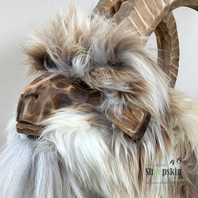 Details Sheepskin Tierhocker Schafhocker Berti Steinbock weiß limited