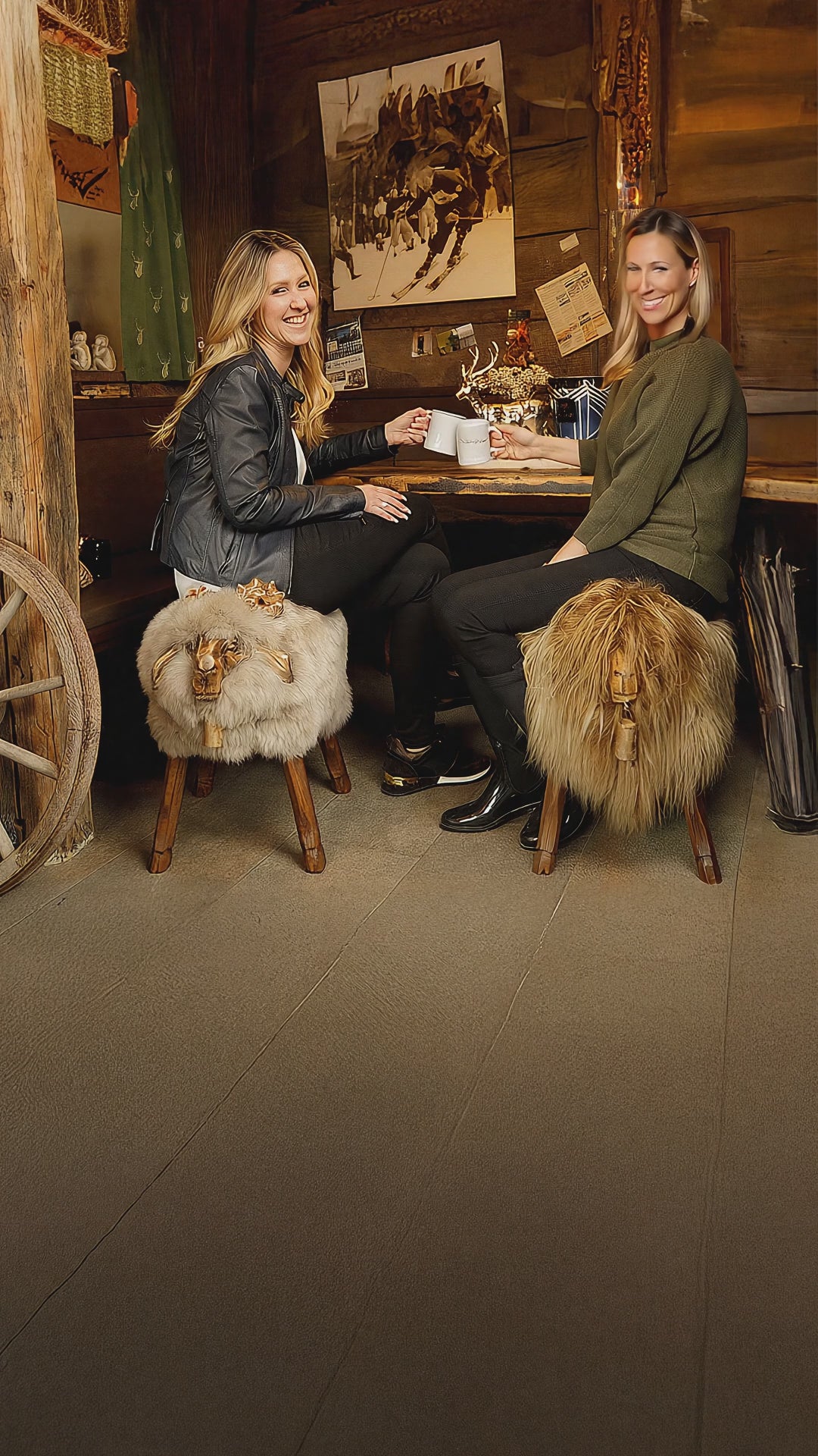 Load video: Handgefertigte Schafhocker von Sheepskin Nature bringen Wärme, Design und alpine Gemütlichkeit ins Zuhause