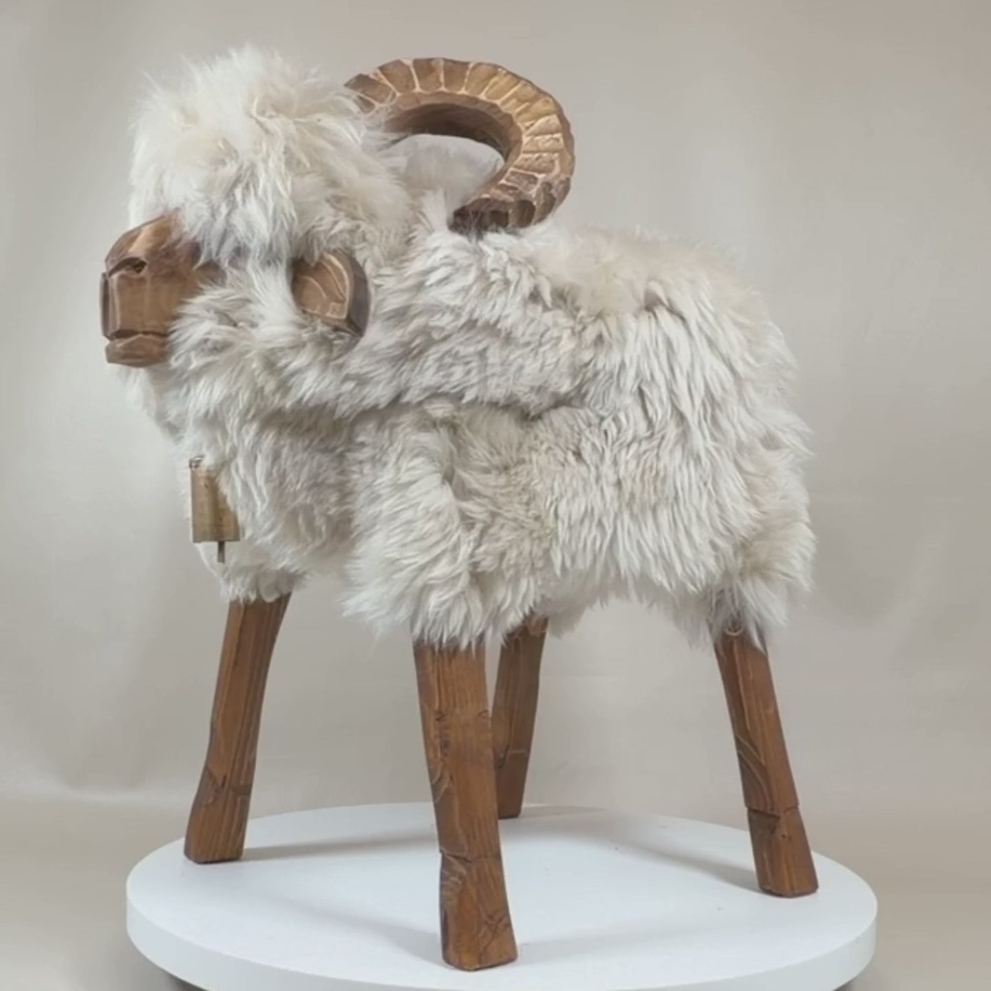 Load video: Premium design animal stool sheep stool "Luxo" the mouflon champagne