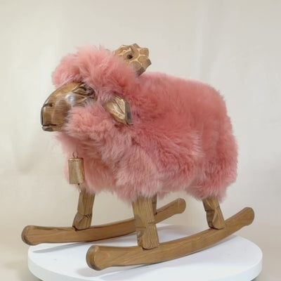 Oveja balancín «»Berni«» de auténtica piel de oveja alemana – rosa caramelo