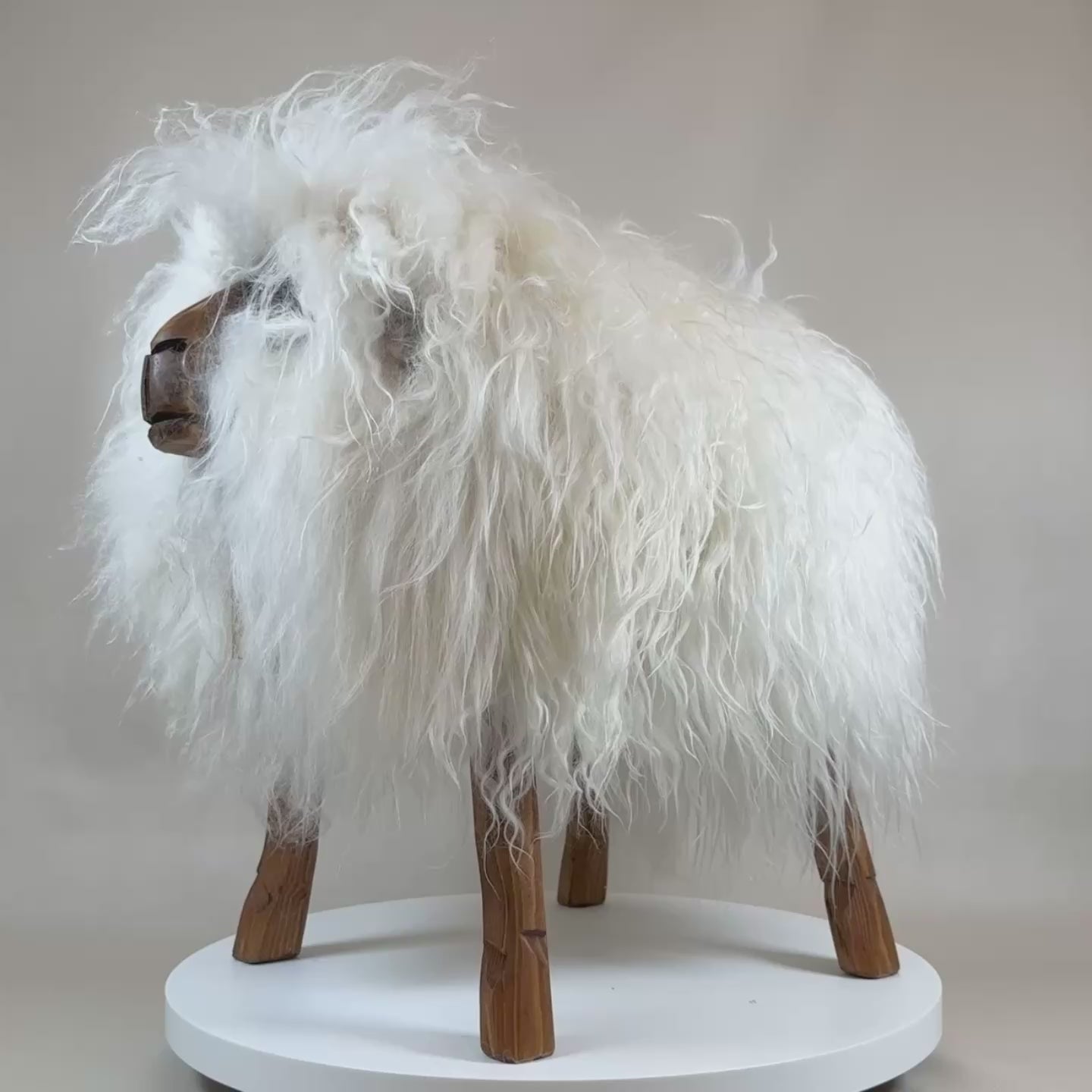 Load video: Premium design animal stool sheep stool "Josefa" the wild girl white