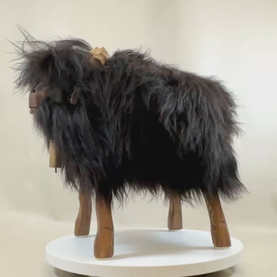 Schafhocker »Arno« der wilde Bua schwarz braun Designer Tierhocker Widder