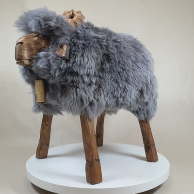 Schafhocker »Klaus« der freche Bua grau Designer Tierhocker Widder