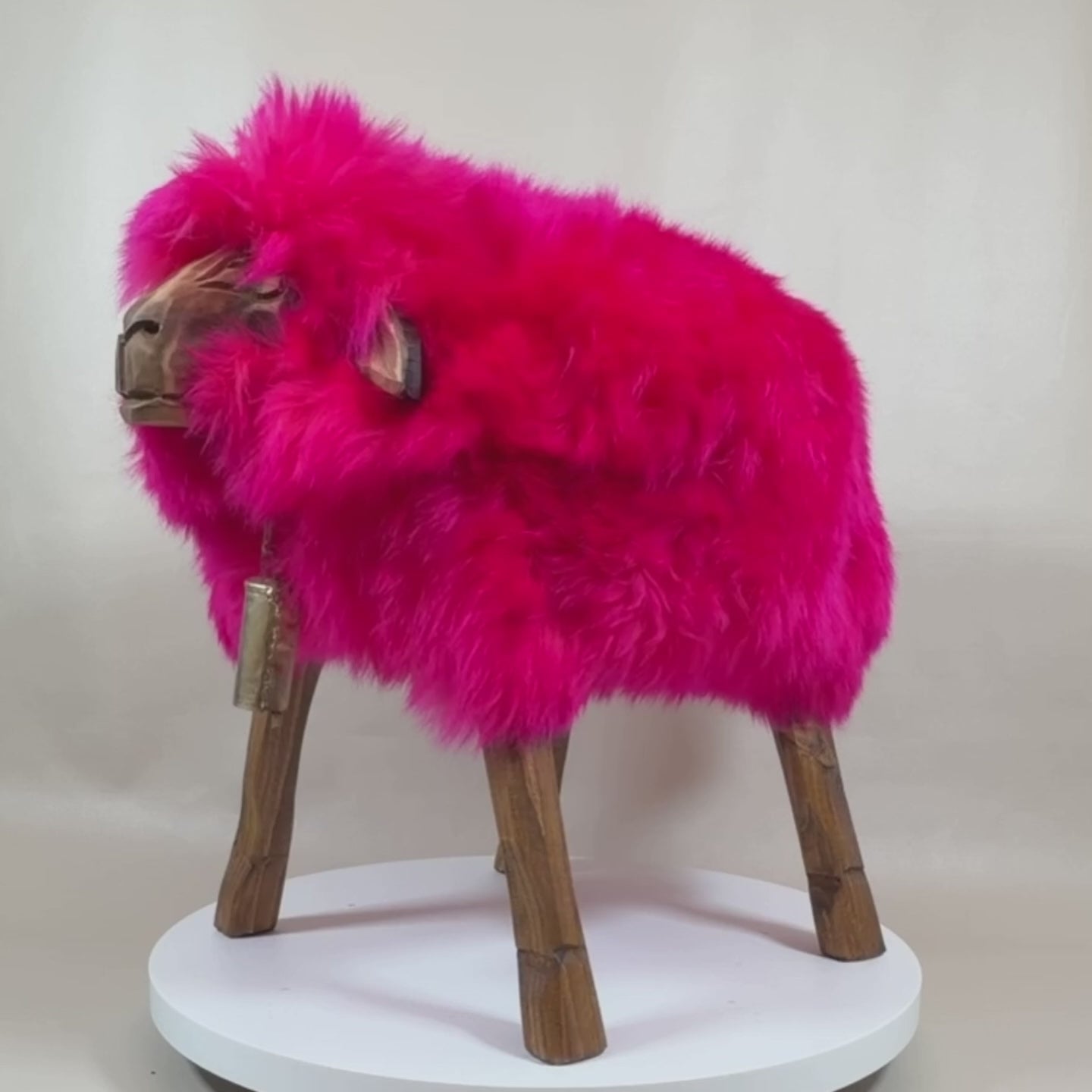 Carica il video: Sgabello animale di design Premium Sgabello pecora "Mia" la ragazza colorata rosa