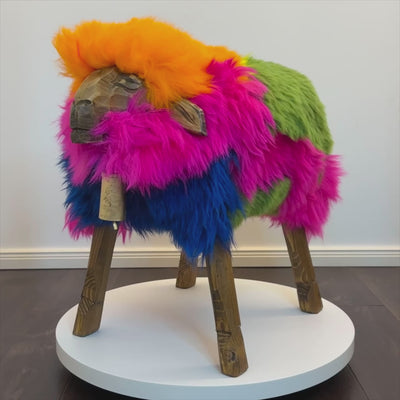 absolutes Einzelstück Schafhocker Madl »Rainbow 2« Designer Tierhocker
