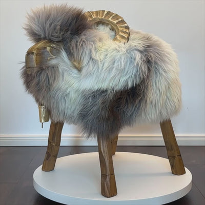 absolutes Einzelstück Schafhocker Mufflon »Rene« Designer Tierhocker